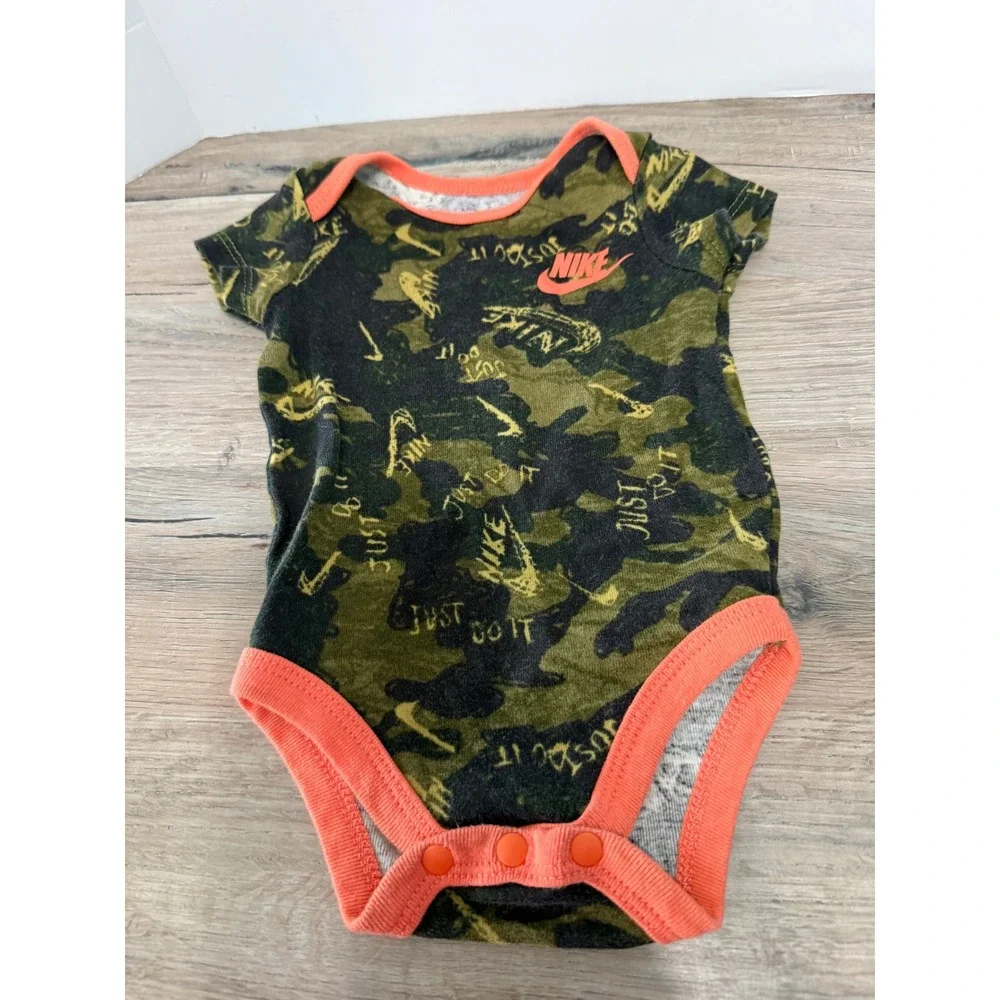 Nike Baby Boys Camo Just Do It Bodysuit Green Orange 3M 677838675634